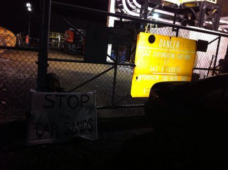 Activists lock-down at Montreal oil refinery to protest Enbridge's Line 9, Alberta tar sands