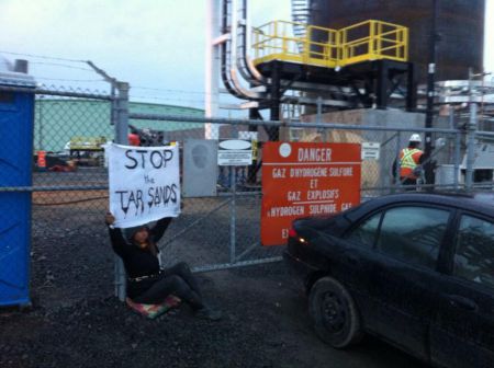 Activists lock-down at Montreal oil refinery to protest Enbridge's Line 9, Alberta tar sands