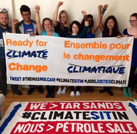 Nous > Pétrole Sale: Sit-in de la jeunesse, exigent l’action climatique de la part des députés